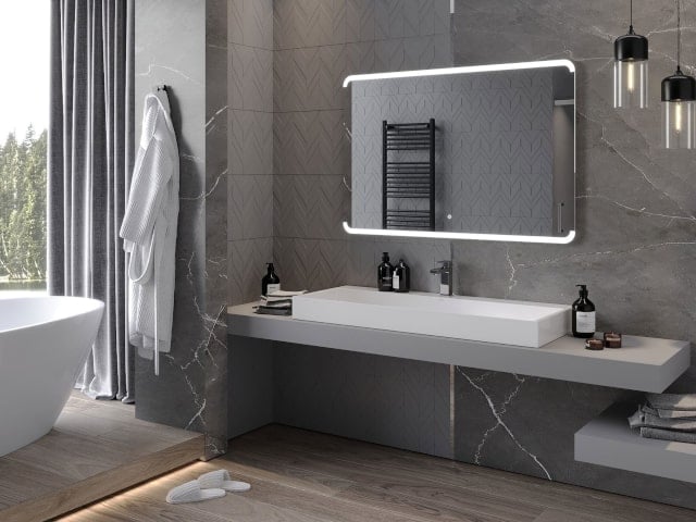 Lustro ścienne z oświetleniem